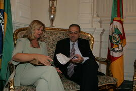 Chefe da Casa Civil, Alberto Oliveira, durante audiência com a prefeita de Turuçu, Selmira Fehrenbach. Autor: Ivan de Andrade