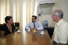 Vice-governador, Antônio Hohlfeldt, recebe a diretora institucional da Brasil Telecom, Rita Daudt. Autor: Ivan de Andrade