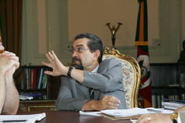 Governador em exercício, Antônio Hohlfeldt, durante reunião com presidente da Fepam, Claudio Dilda, sobre gestão ambiental. Autor: Ivan de Andrade