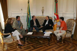 Chefe da Casa Civil, Alberto Oliveira, em audiência com o vice-prefeito de Candiota, Oséias Alves, e comitiva. Autor: Itamar Aguiar