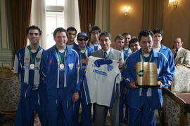 Germano Rigotto recebe homenagem da direção e atletas de futsal do Esporte Clube Cruzeiro. Autor: Itamar Aguair