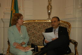 Chefe da Casa Civil, Alberto Oliveira, durante audiência com a vice-prefeita de Ibirubá, Mirian Peukert Rebelato. Autor: Paulo Dias
