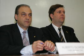 Chefe da Casa Civil, Alberto Oliveira, representa o governador durante solenidade de posse do novo presidente do Conselho Regional de Contabilidade do Estado, Rogério Rokembach. Autor: Ivan de Andrade