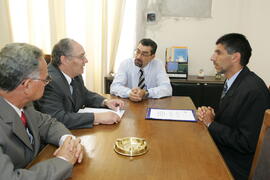 Vice-governador Antônio Hohlfeldt recebe o pró-reitor acadêmico da Unisinos, Pedro Gilberto Gomes, para discutir o Congresso Internacional da ALAIC. Autor: Ivan de Andrade