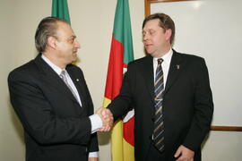 Chefe da Casa Civil, Alberto Oliveira, representa o governador durante solenidade de posse do novo presidente do Conselho Regional de Contabilidade do Estado, Rogério Rokembach. Autor: Ivan de Andrade