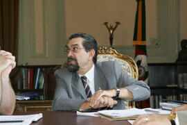 Governador em exercício, Antônio Hohlfeldt, durante reunião com presidente da Fepam, Claudio Dilda, sobre gestão ambiental. Autor: Ivan de Andrade