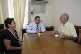 Vice-governador, Antônio Hohlfeldt, recebe a diretora institucional da Brasil Telecom, Rita Daudt. Autor: Ivan de Andrade