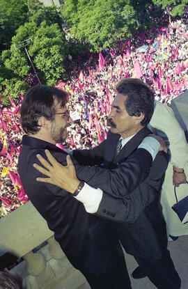 Posse do governador do Rio Grande do Sul, Olívio Dutra, na sacada do Palácio Piratini