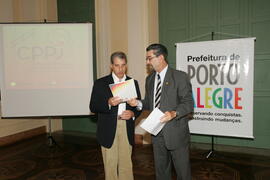 Vice-governador, Antônio Hohlfeldt, participa da entrega do projeto Fala Aí Porto Alegre ao Prefeito de Porto Alegre, José Fogaça. Autor: Ivan de Andrade