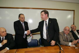 Chefe da Casa Civil, Alberto Oliveira, representa o governador durante solenidade de posse do novo presidente do Conselho Regional de Contabilidade do Estado, Rogério Rokembach. Autor: Ivan de Andrade
