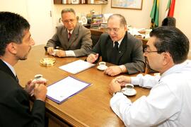 Vice-governador Antônio Hohlfeldt recebe o pró-reitor acadêmico da Unisinos, Pedro Gilberto Gomes, para discutir o Congresso Internacional da ALAIC. Autor: Ivan de Andrade
