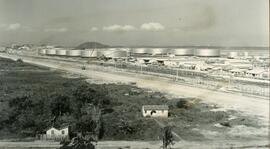 Vista panorâmica da obra da Refinaria de Duque de Caxias (REDUC) (julho de 1961) (1/5)