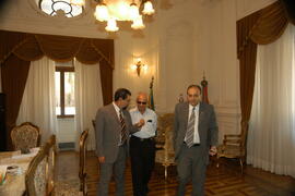 Vice-Governador, Antônio Hohlfeldt, e o chefe da Casa Civil, Alberto Oliveira, recebem o senador Pedro Simon no Palácio Piratini. Autor: Paulo Dias