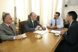 Vice-governador Antônio Hohlfeldt recebe o pró-reitor acadêmico da Unisinos, Pedro Gilberto Gomes, para discutir o Congresso Internacional da ALAIC. Autor: Ivan de Andrade