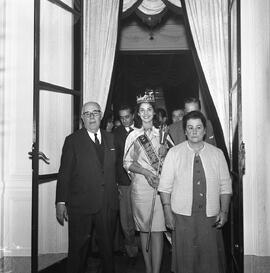 Miss Brasil Ieda Maria Vargas é recepcionada pelo governador Ildo Meneghetti e a primeira-dama Judith Meneghetti