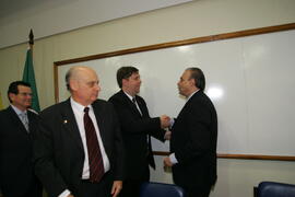 Chefe da Casa Civil, Alberto Oliveira, representa o governador durante solenidade de posse do novo presidente do Conselho Regional de Contabilidade do Estado, Rogério Rokembach. Autor: Ivan de Andrade