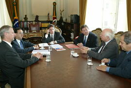 Governador Germano Rigotto em audiência com representantes da Bienal do Mercosul.