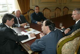 Governador Germano Rigotto em audiência com representantes da Bienal do Mercosul. Autor: Nabor Goulart