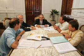 Chefe da Casa Civil, Alberto Oliveira, em audiência com o prefeito de Nova Prata, Vitor Pletsch. Autor: Itamar Aguiar