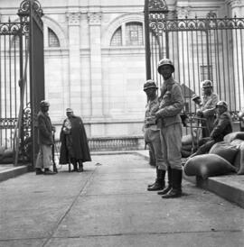 Tropas da Brigada Militar no Palácio Piratini para a resistência democrática