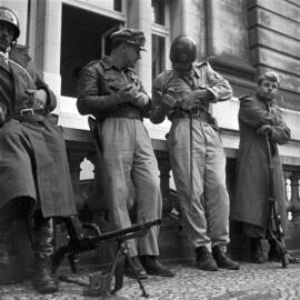 Tropas da Brigada Militar no Palácio Piratini para a resistência democrática