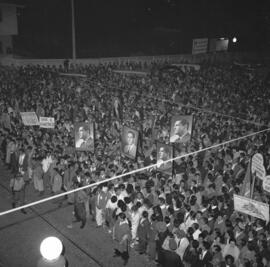 Manifestação pública em frente ao Palácio Piratini na chegada do vice-presidente João Goulart