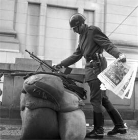 Tropas da Brigada Militar no Palácio Piratini para a resistência democrática