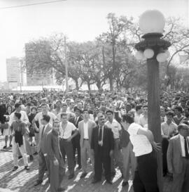 Manifestação popular na Praça Marechal Deodoro (Praça da Matriz) em frente ao Palácio Piratini