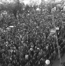 Manifestação pública em apoio à Legalidade na Praça Marechal Deodoro (Praça da Matriz), em frente ao Palácio Piratini