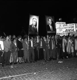 Manifestação pública em frente ao Palácio Piratini na chegada do vice-presidente João Goulart